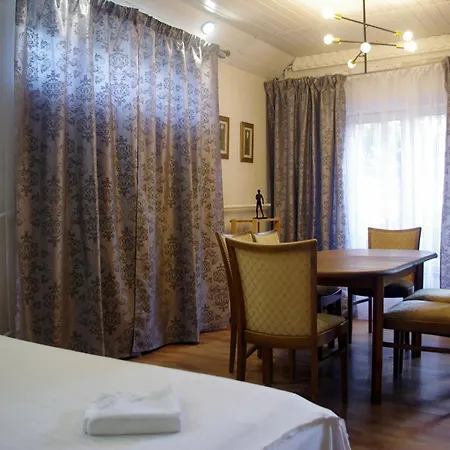 Villand With Free Private Parking And Self Check In בית הארחה ריגה
