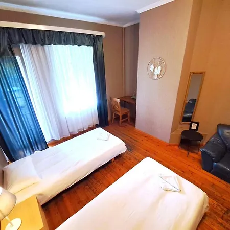 Villand With Free Private Parking And Self Check In Guest house