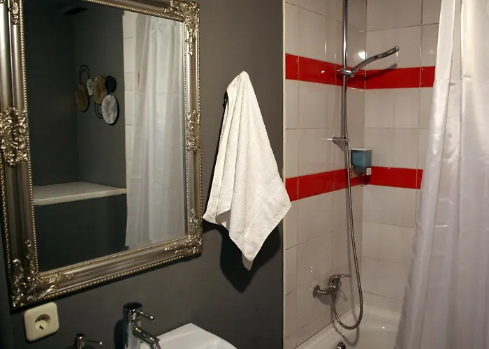 Villand With Free Private Parking And Self Check In Viesu māja 2*