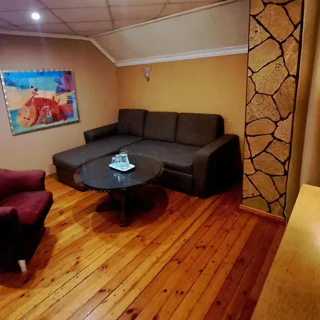 Villand With Free Private Parking And Self Check In Ρίγα