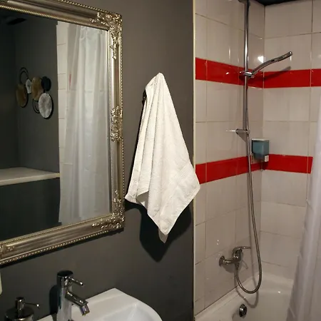 Villand With Free Private Parking And Self Check In 招待所 2*